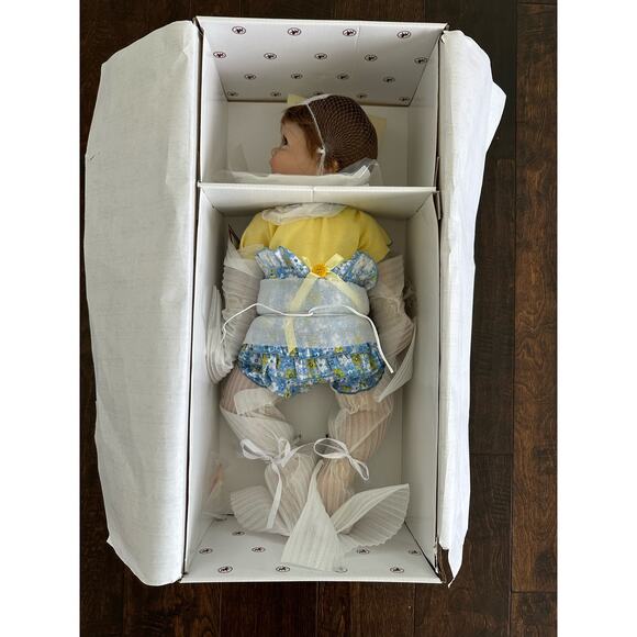 Ashton Drake 'Soo Big Butterfly' Original Issue Vinyl RealTouch Collectible Doll - Picture 1 of 9
